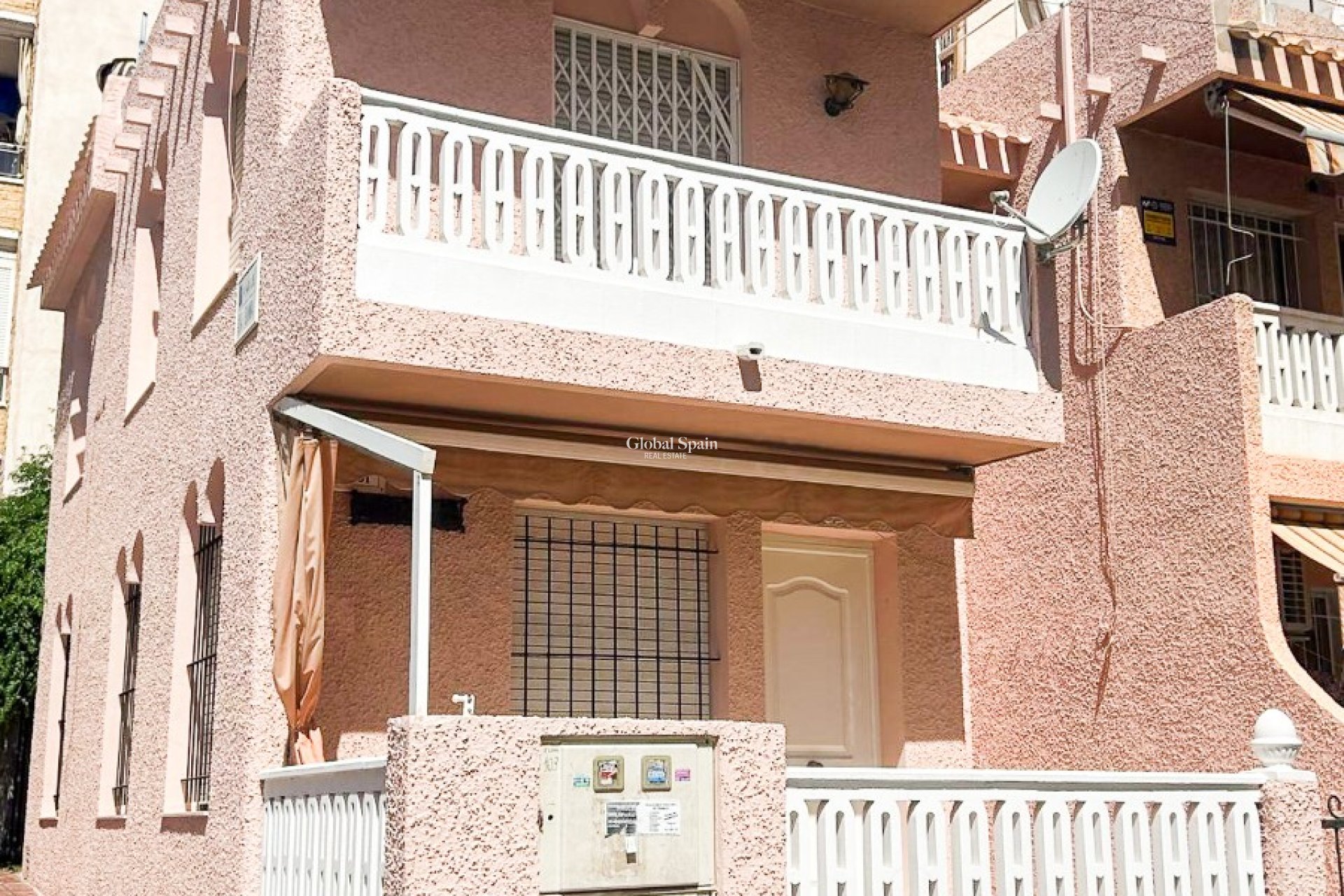 Wederverkoop - HUIS -
TORREVIEJA - Center
