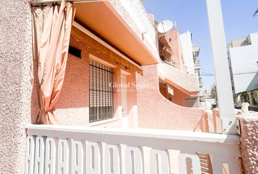 Wederverkoop - HUIS -
TORREVIEJA - Center