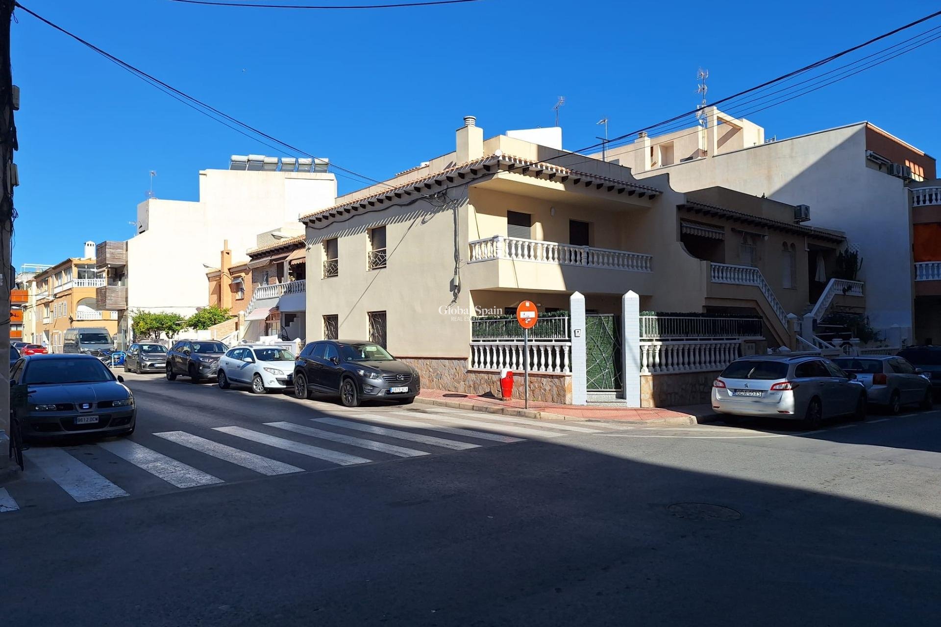 Wederverkoop - HUIS -
TORREVIEJA - Center