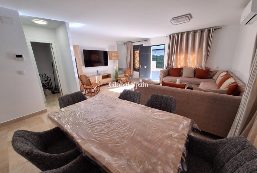 Wederverkoop - HUIS -
TORREVIEJA - Center