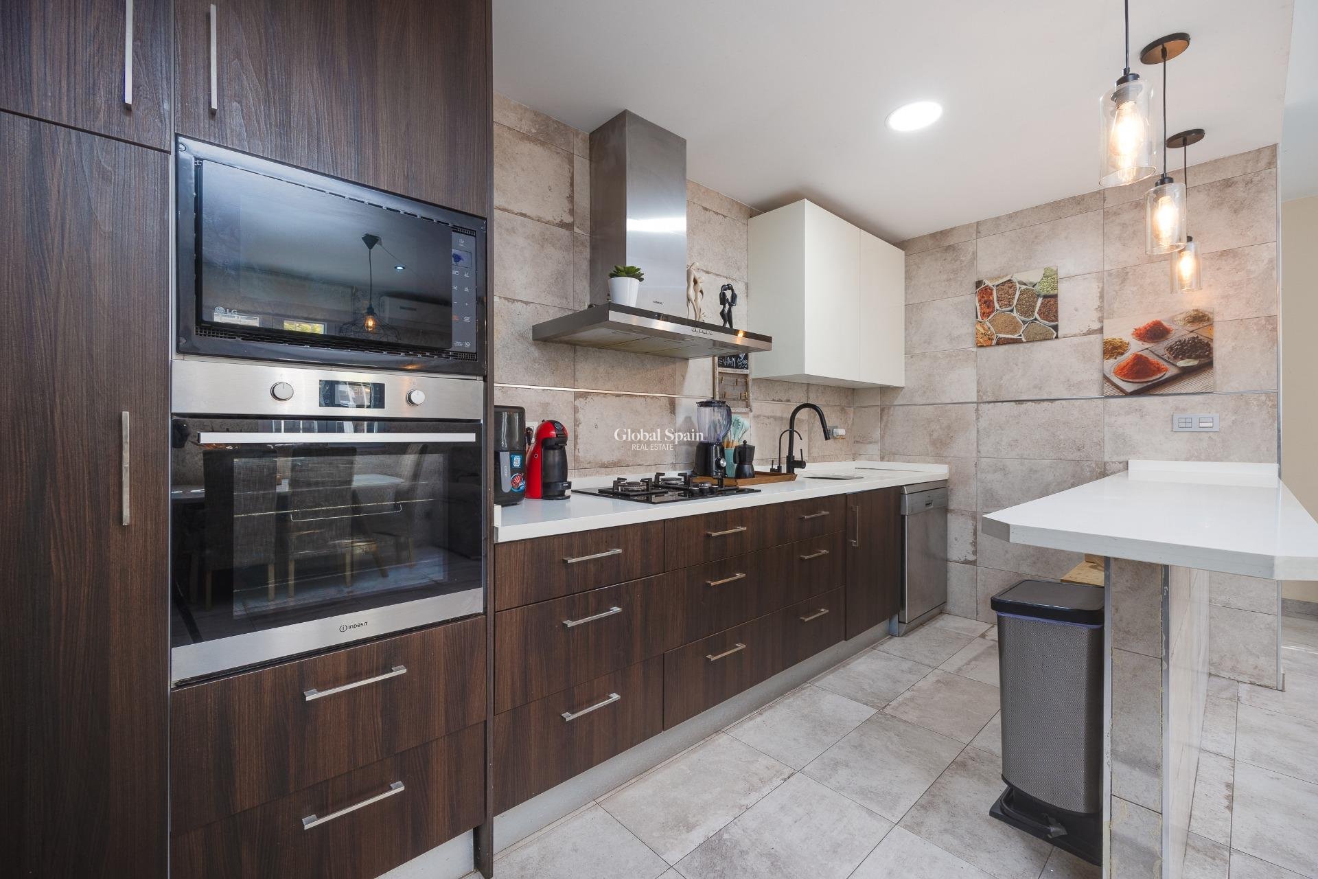 Wederverkoop - HUIS -
TORREVIEJA - Center