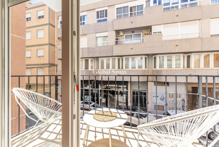 Wederverkoop - HUIS -
TORREVIEJA - Centro - Muelle Pesquero