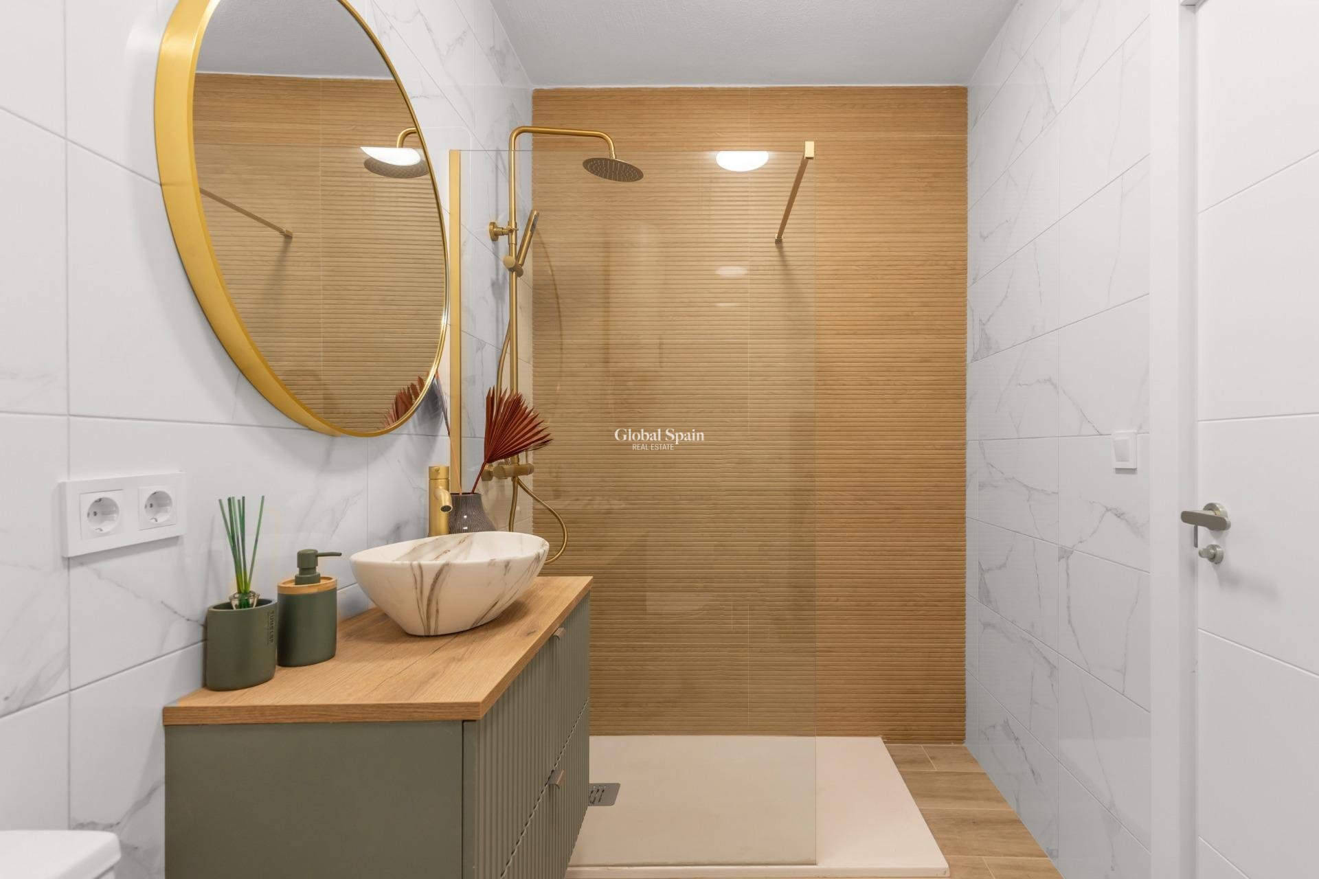 Wederverkoop - HUIS -
TORREVIEJA - Centro - Muelle Pesquero