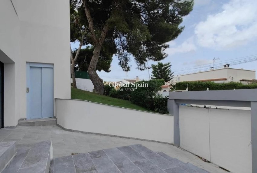 Wederverkoop - HUIS -
TORREVIEJA - Costa Blanca