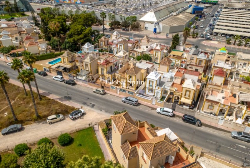 Wederverkoop - HUIS -
TORREVIEJA - Costa Blanca