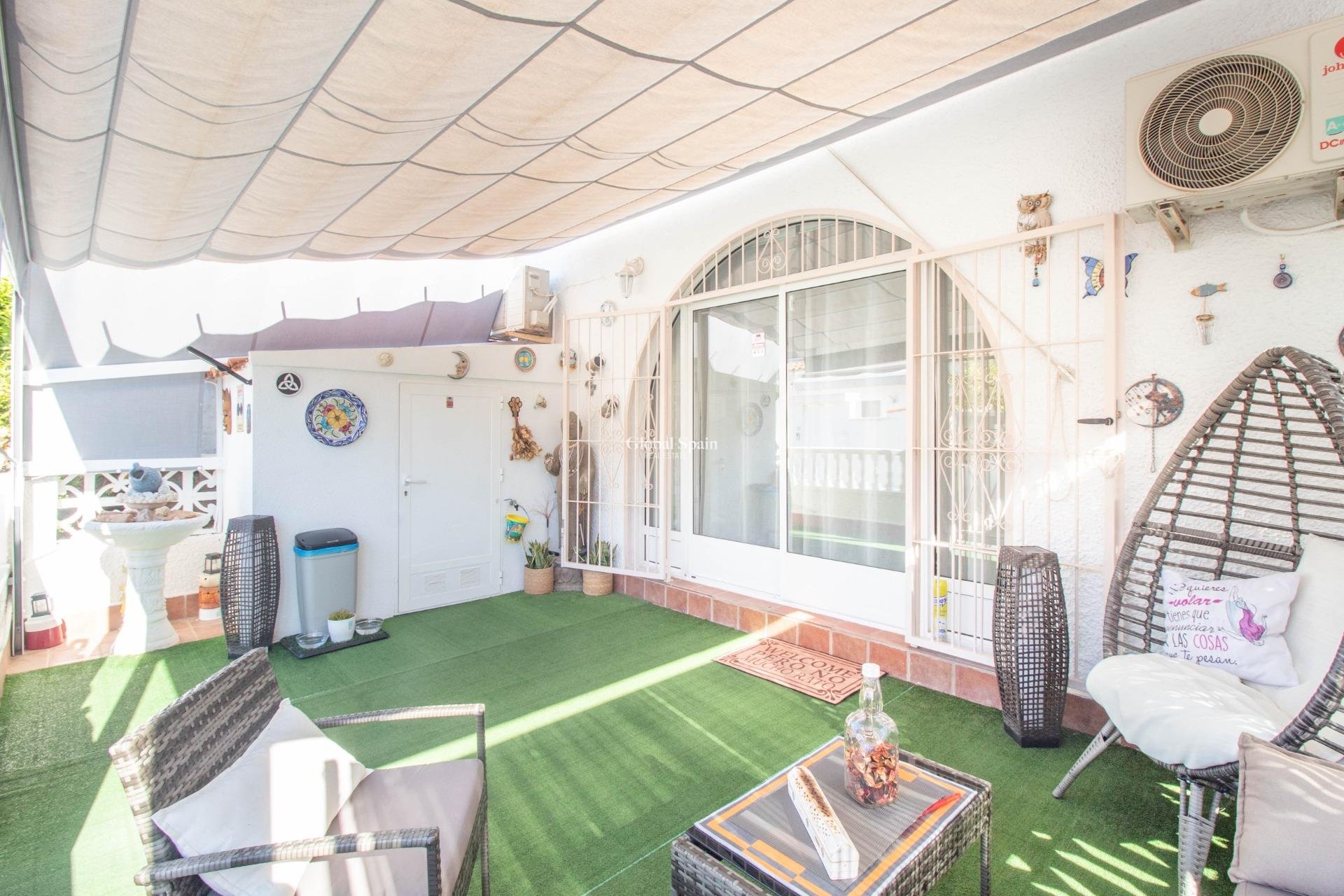 Wederverkoop - Huis -
TORREVIEJA - El chaparral