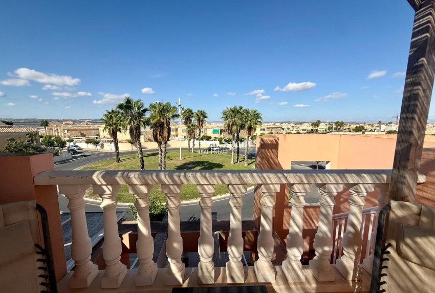 Wederverkoop - HUIS -
TORREVIEJA - El limonar