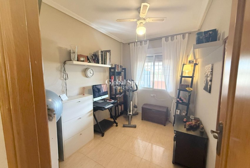 Wederverkoop - HUIS -
TORREVIEJA - El limonar