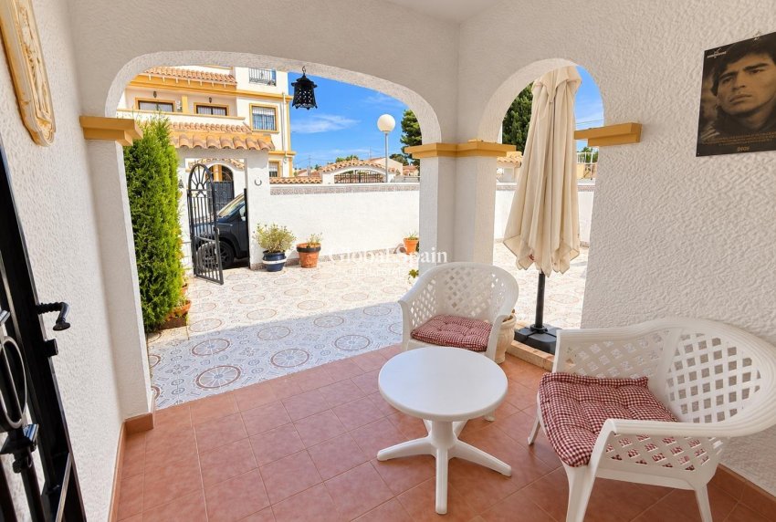 Wederverkoop - HUIS -
TORREVIEJA - El limonar