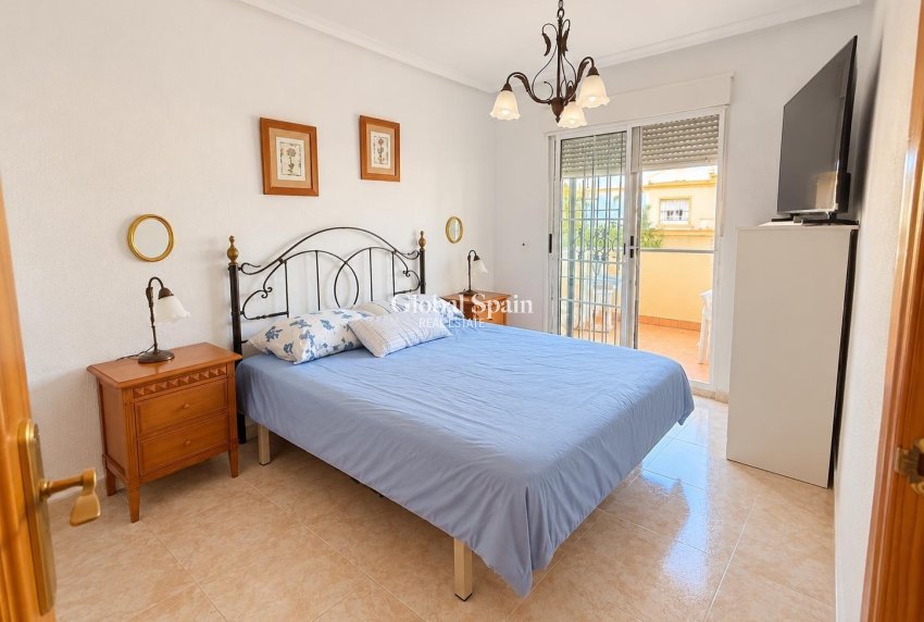 Wederverkoop - HUIS -
TORREVIEJA - El limonar