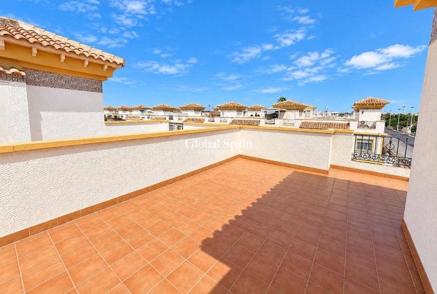Wederverkoop - HUIS -
TORREVIEJA - El limonar