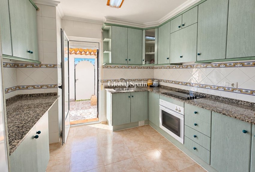Wederverkoop - HUIS -
TORREVIEJA - El limonar