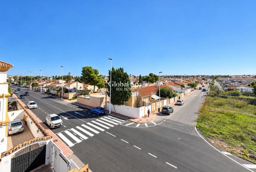 Wederverkoop - HUIS -
TORREVIEJA - El limonar