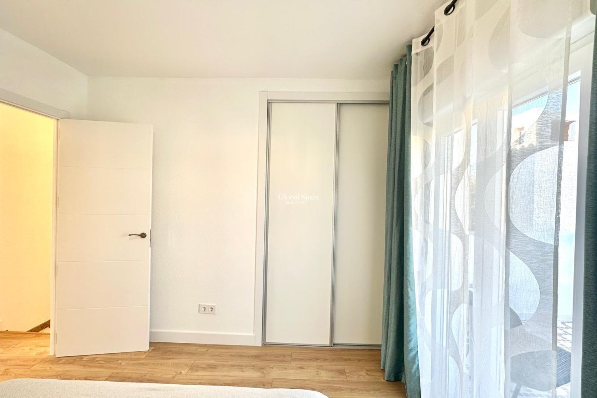 Wederverkoop - HUIS -
TORREVIEJA - Estacion de autobuses