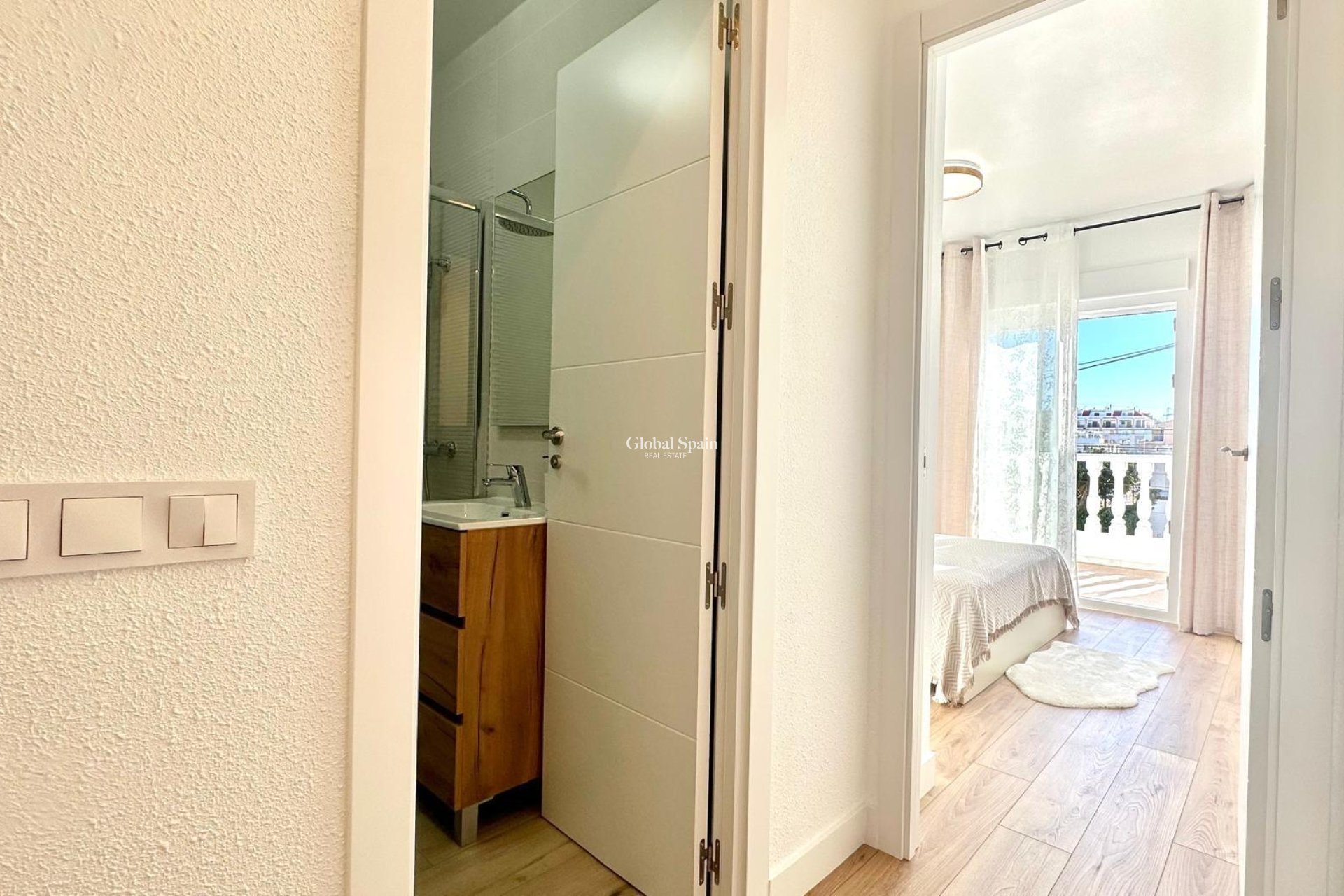 Wederverkoop - HUIS -
TORREVIEJA - Estacion de autobuses