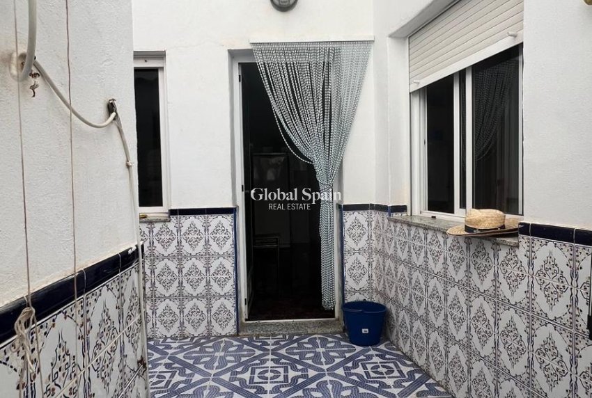 Wederverkoop - HUIS -
TORREVIEJA - Estacion de autobuses