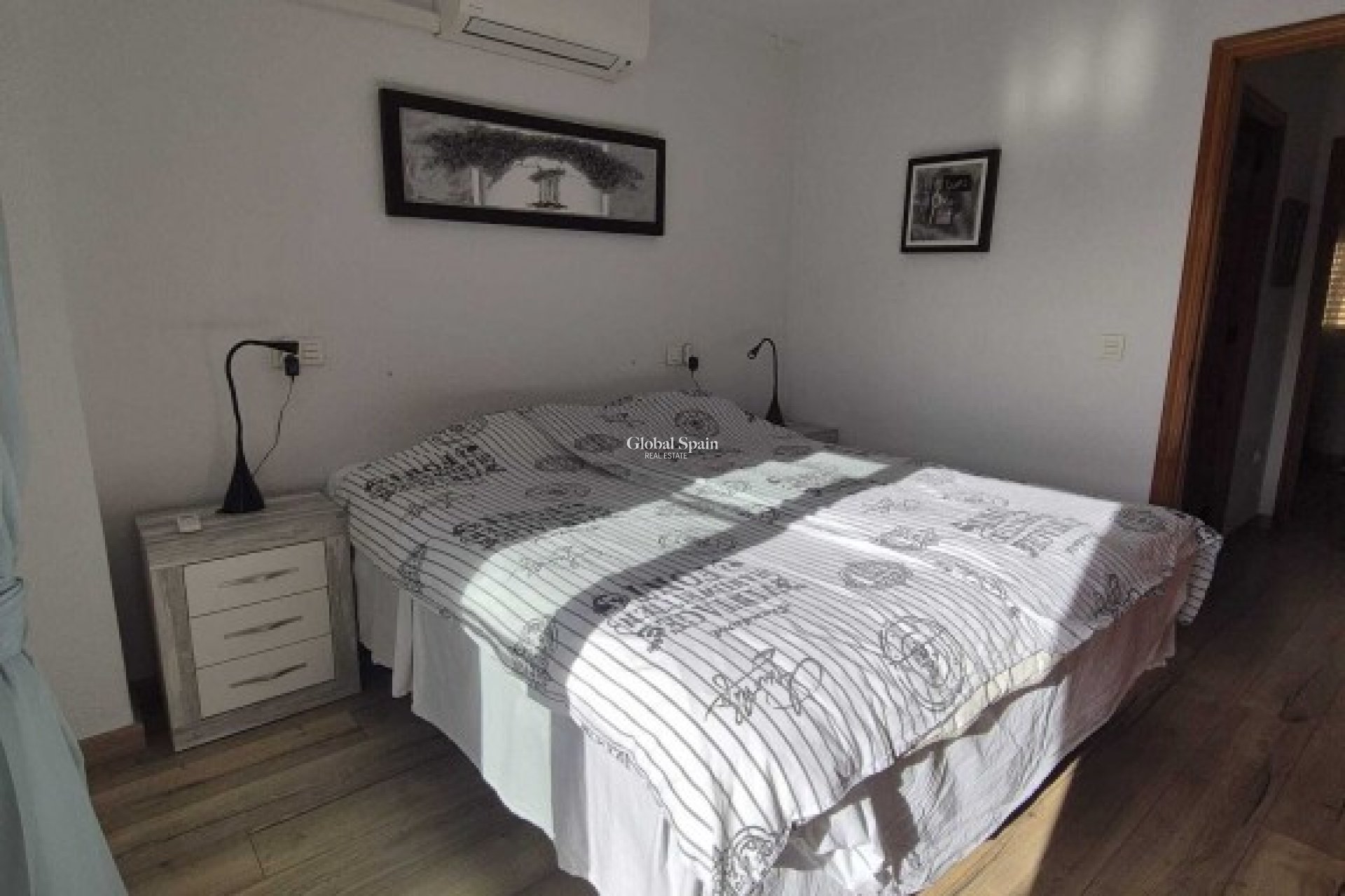 Wederverkoop - HUIS -
TORREVIEJA - Inland