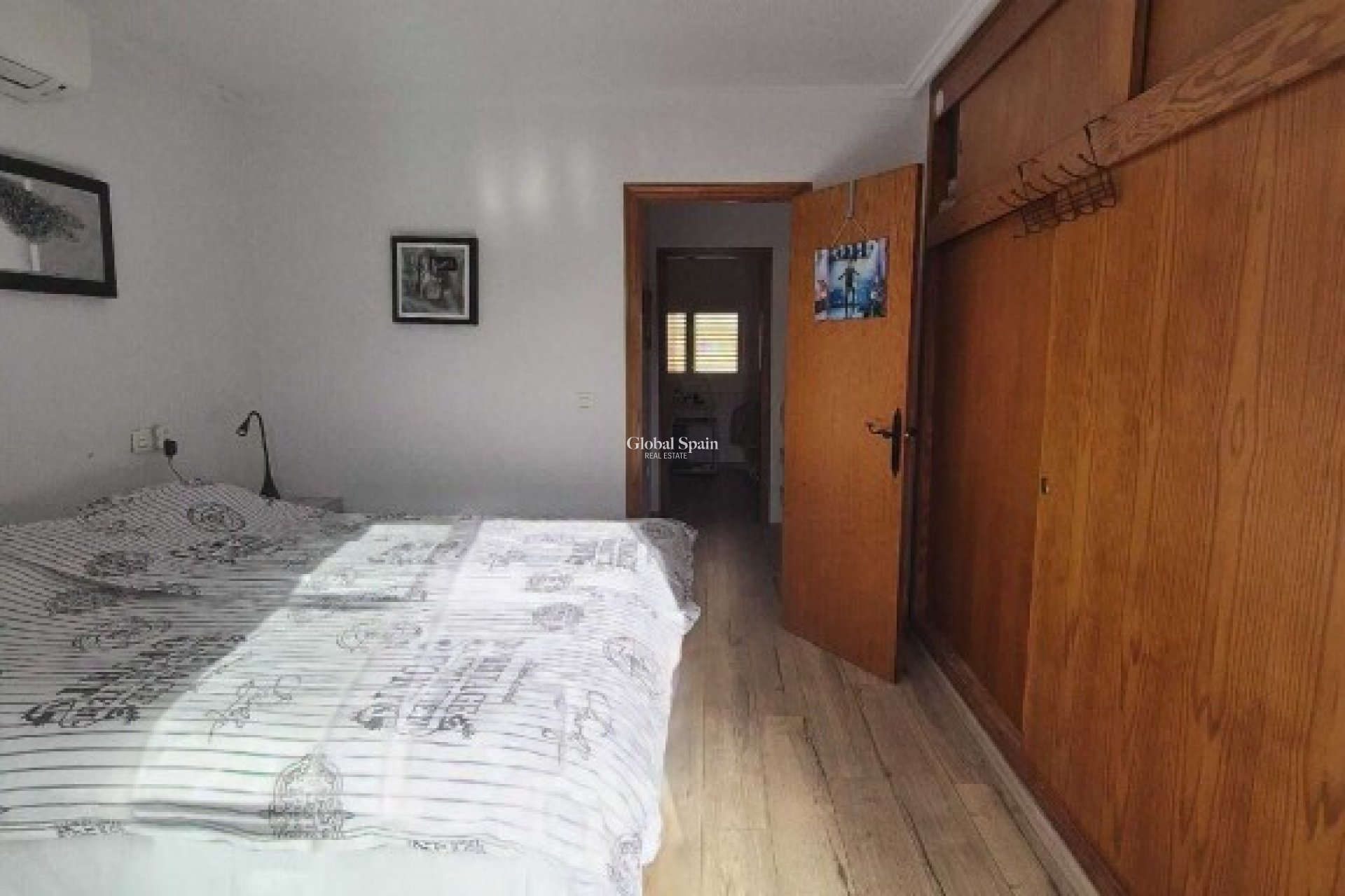 Wederverkoop - HUIS -
TORREVIEJA - Inland