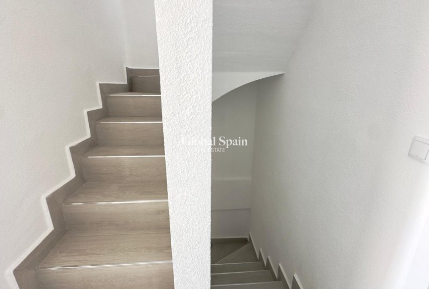 Wederverkoop - HUIS -
TORREVIEJA - La Mata