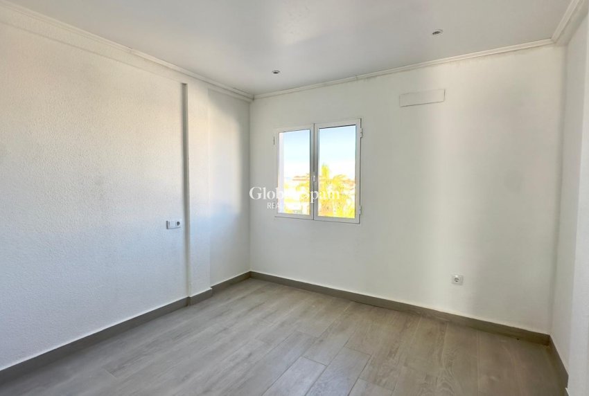 Wederverkoop - HUIS -
TORREVIEJA - La Mata