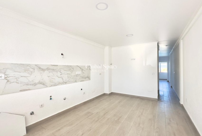 Wederverkoop - HUIS -
TORREVIEJA - La Mata