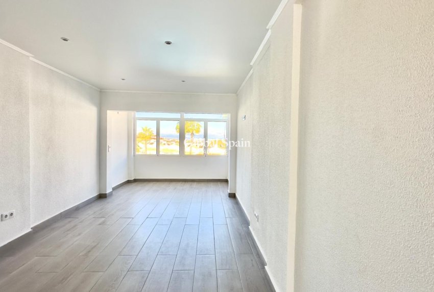 Wederverkoop - HUIS -
TORREVIEJA - La Mata