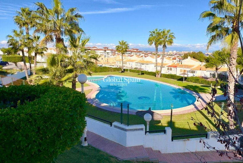 Wederverkoop - HUIS -
TORREVIEJA - La Mata