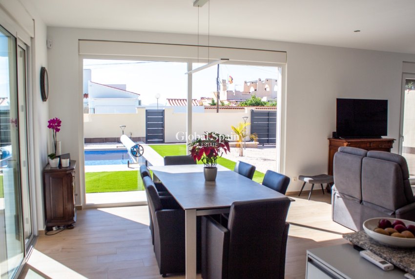 Wederverkoop - HUIS -
TORREVIEJA - La Siesta - El Salado - Torreta