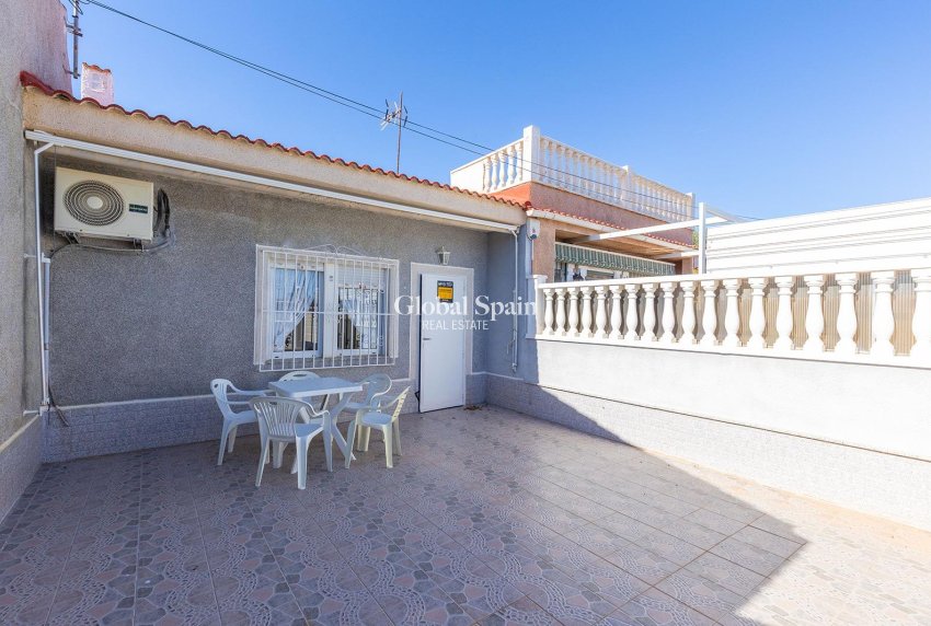 Wederverkoop - Huis -
TORREVIEJA - La Siesta - El Salado - Torreta
