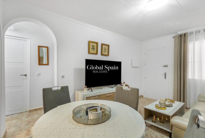 Wederverkoop - Huis -
TORREVIEJA - La Siesta - El Salado - Torreta