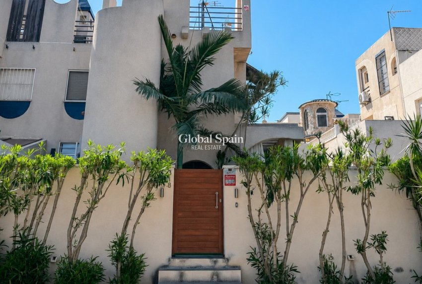 Wederverkoop - HUIS -
TORREVIEJA - La Siesta - El Salado -  Torreta