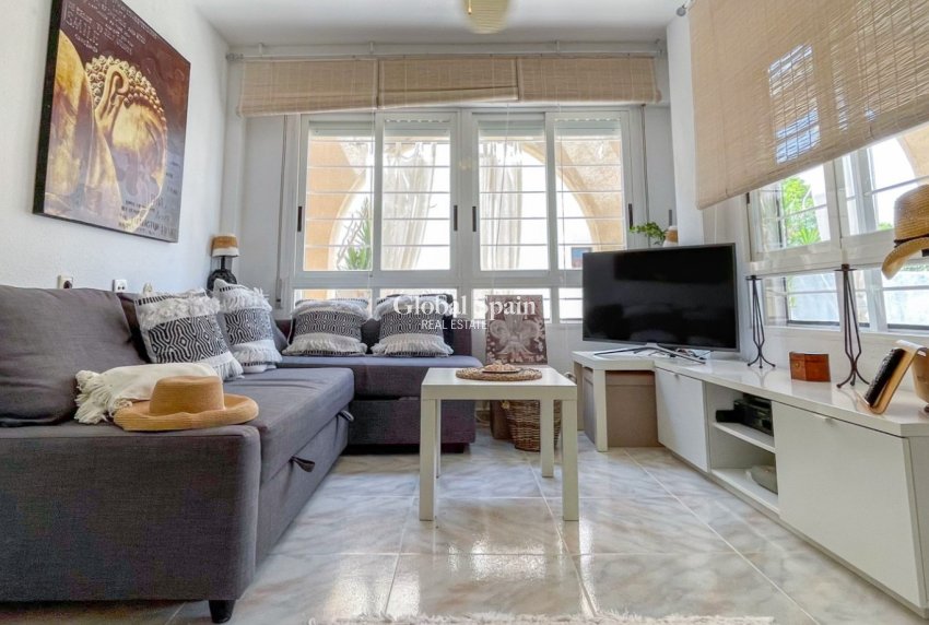 Wederverkoop - HUIS -
TORREVIEJA - La Siesta - El Salado -  Torreta