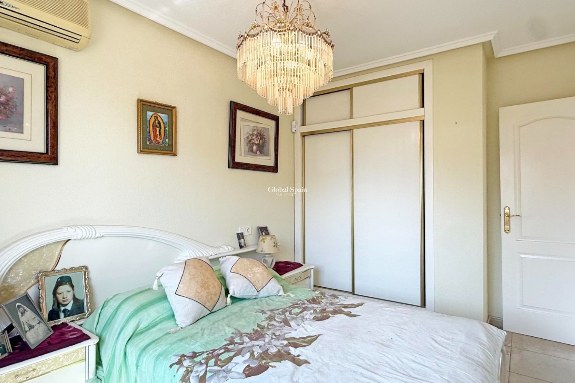 Wederverkoop - Huis -
TORREVIEJA - La Siesta - El Salado -  Torreta