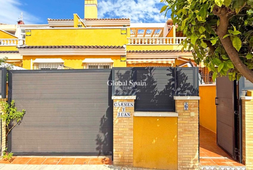 Wederverkoop - Huis -
TORREVIEJA - La Siesta - El Salado -  Torreta