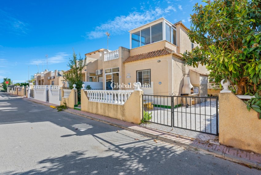 Wederverkoop - Huis -
TORREVIEJA - La Siesta