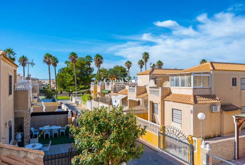 Wederverkoop - Huis -
TORREVIEJA - La Siesta