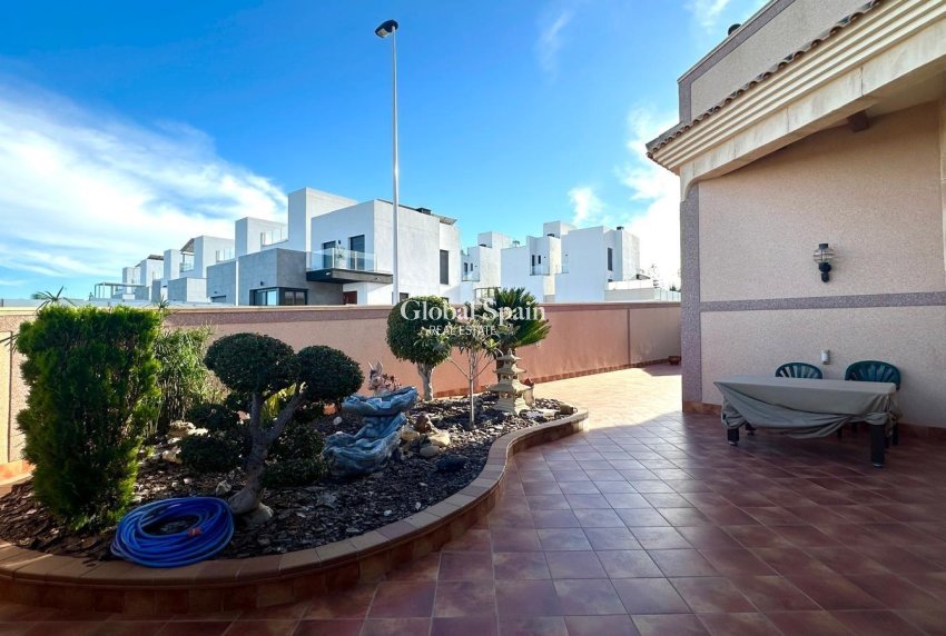 Wederverkoop - HUIS -
TORREVIEJA - La Siesta