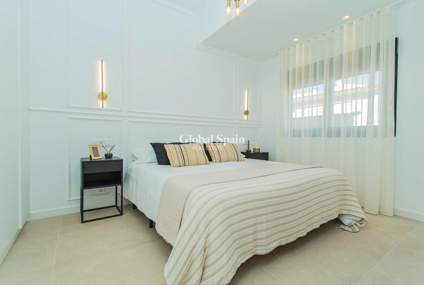 Wederverkoop - HUIS -
TORREVIEJA - La Siesta