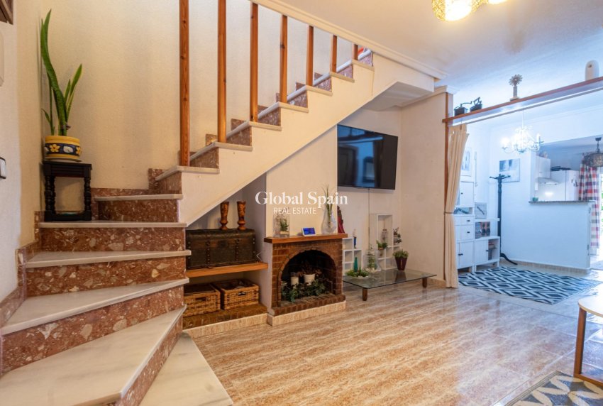 Wederverkoop - Huis -
TORREVIEJA - LOS BALCONES - LOS ALTOS