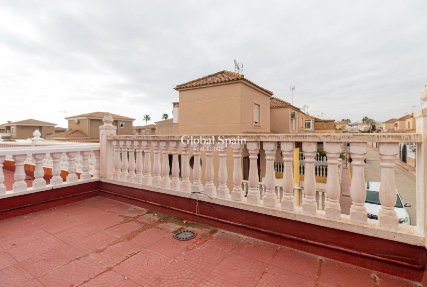 Wederverkoop - Huis -
TORREVIEJA - LOS BALCONES - LOS ALTOS