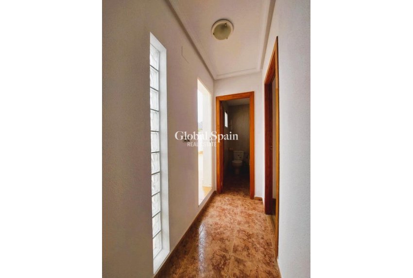 Wederverkoop - Huis -
TORREVIEJA - LOS BALCONES - LOS ALTOS