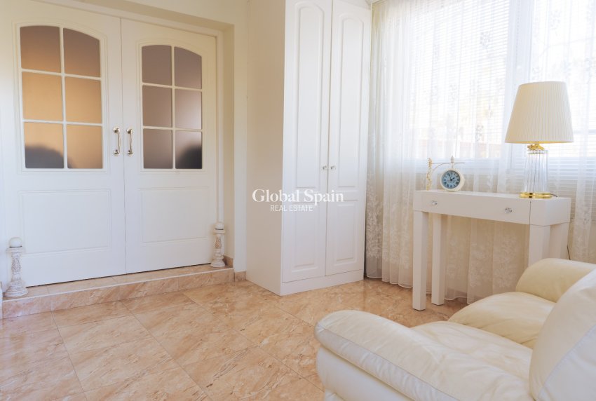 Wederverkoop - HUIS -
TORREVIEJA - LOS BALCONES - LOS ALTOS