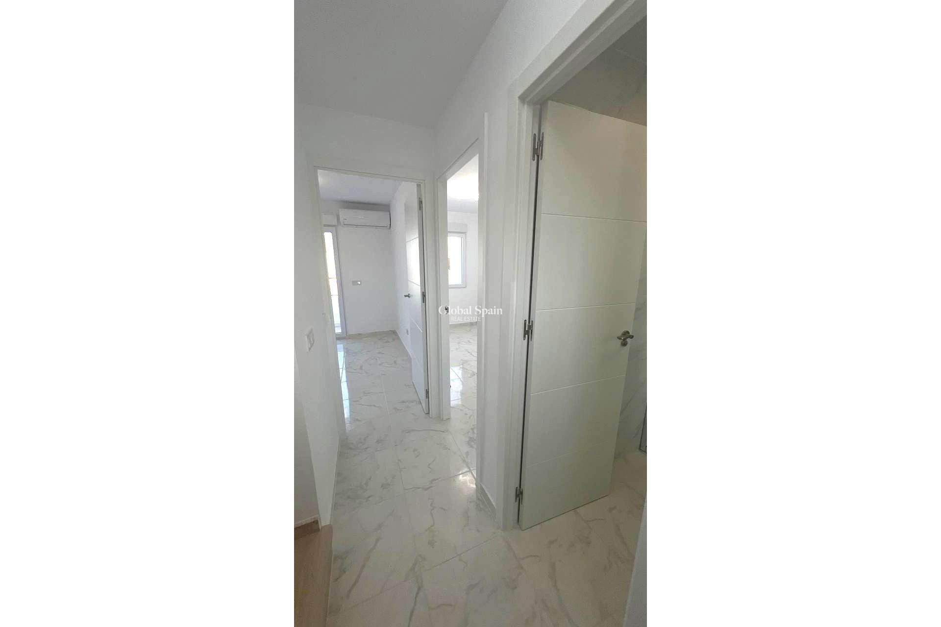 Wederverkoop - HUIS -
TORREVIEJA - LOS BALCONES - LOS ALTOS