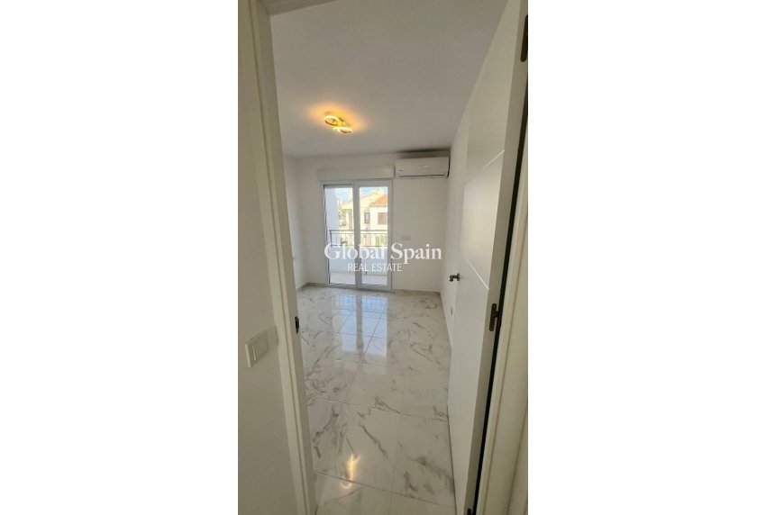 Wederverkoop - HUIS -
TORREVIEJA - LOS BALCONES - LOS ALTOS