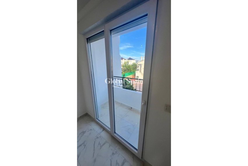 Wederverkoop - HUIS -
TORREVIEJA - LOS BALCONES - LOS ALTOS