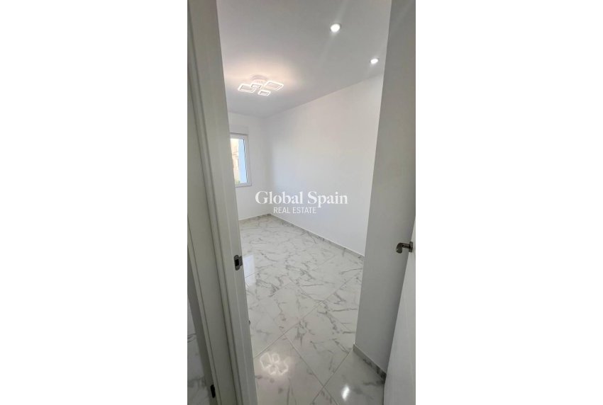 Wederverkoop - HUIS -
TORREVIEJA - LOS BALCONES - LOS ALTOS