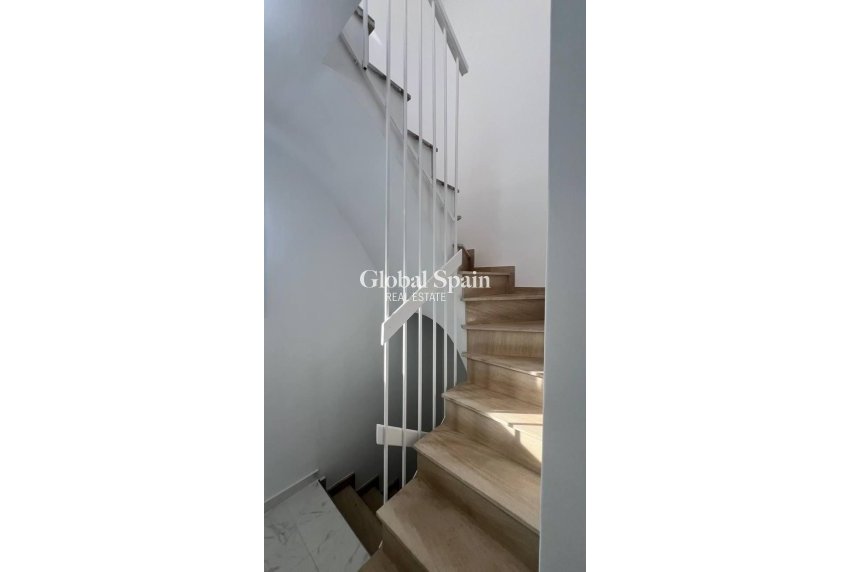 Wederverkoop - HUIS -
TORREVIEJA - LOS BALCONES - LOS ALTOS