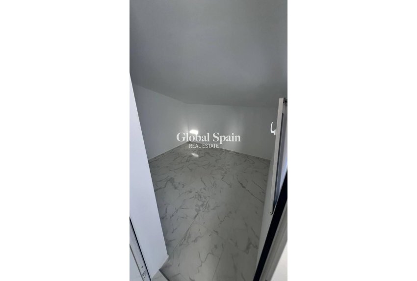 Wederverkoop - HUIS -
TORREVIEJA - LOS BALCONES - LOS ALTOS