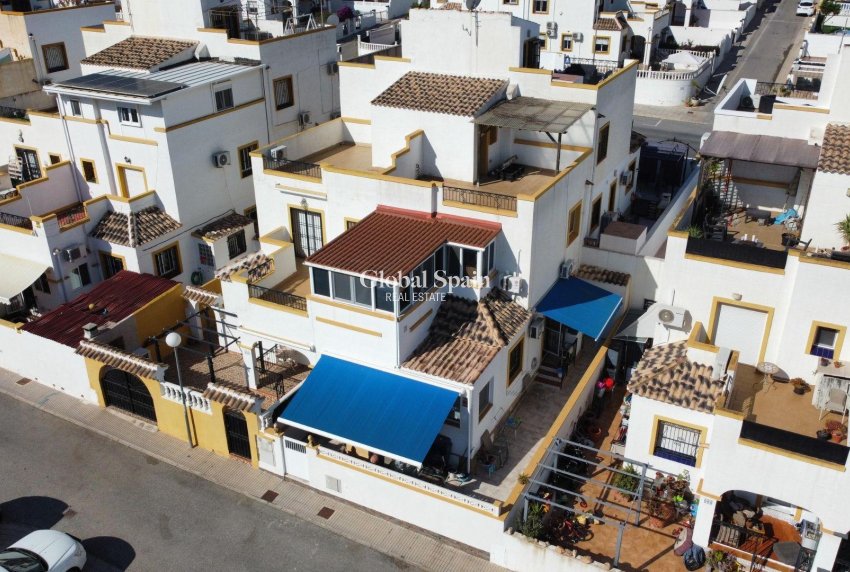 Wederverkoop - HUIS -
TORREVIEJA - LOS BALCONES - LOS ALTOS