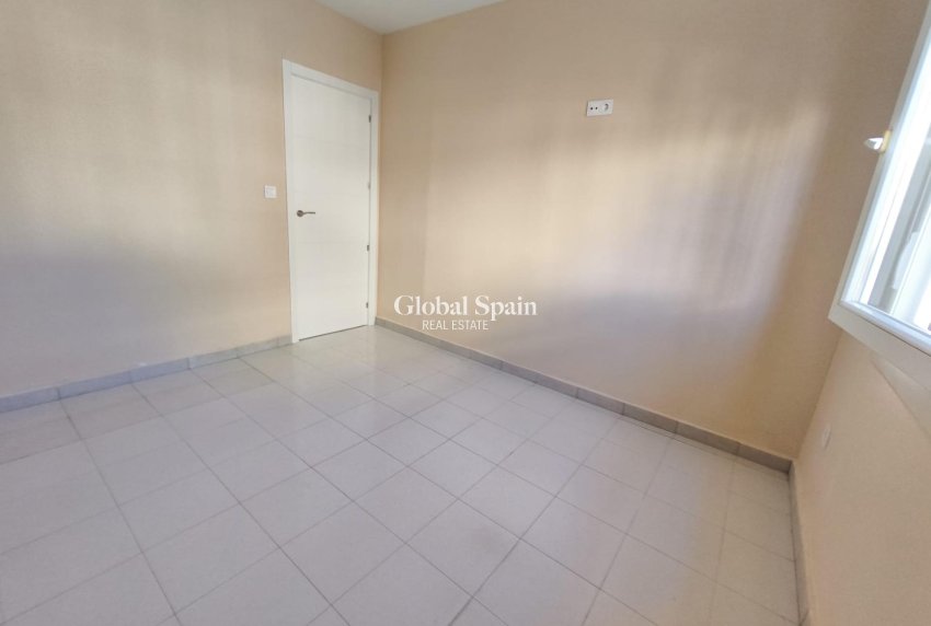 Wederverkoop - HUIS -
TORREVIEJA - LOS BALCONES - LOS ALTOS